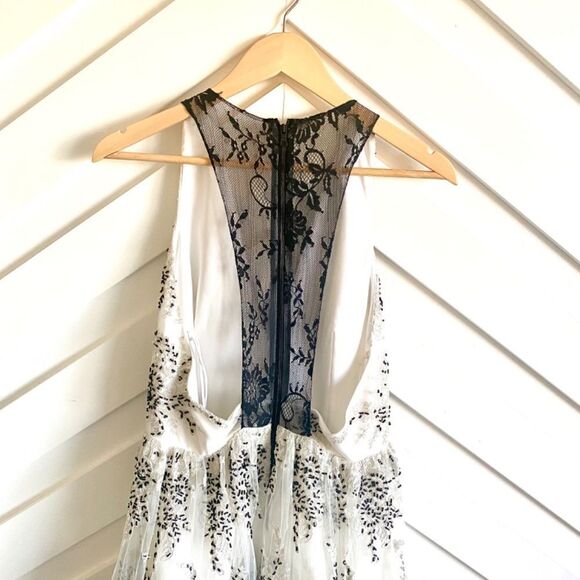 Alice + Olivia Steffy Low V Party Dress - Picture 7 of 7